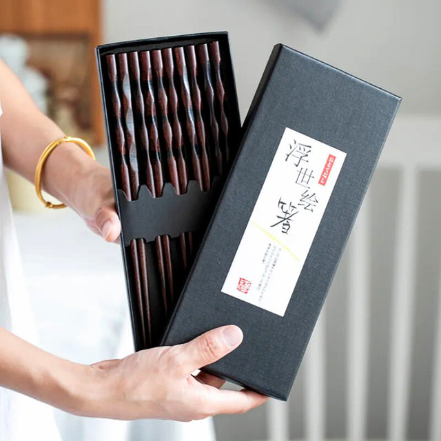 HuaLan Ensemble de baguettes japonaises en bois naturel, réutilisables de  style classique, 5 paires, ensemble : : Cuisine et Maison