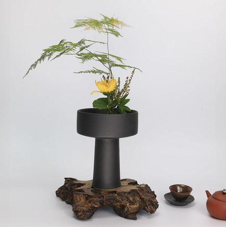 Ikebana nageire vase