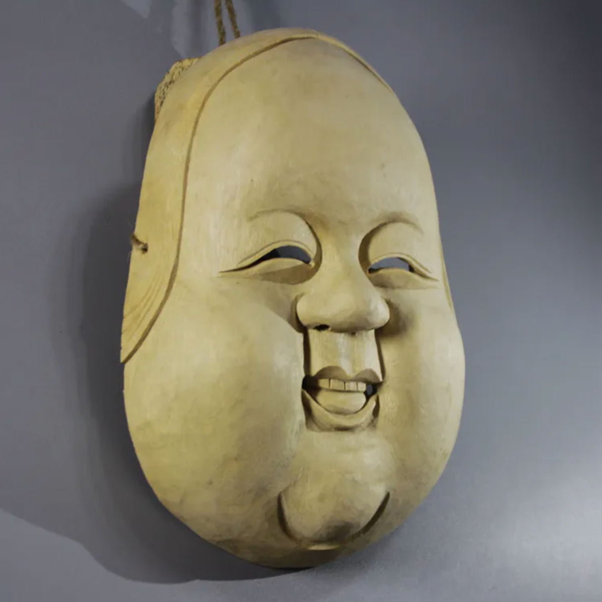 Masque japonais en bois Okame (masque décoratif)