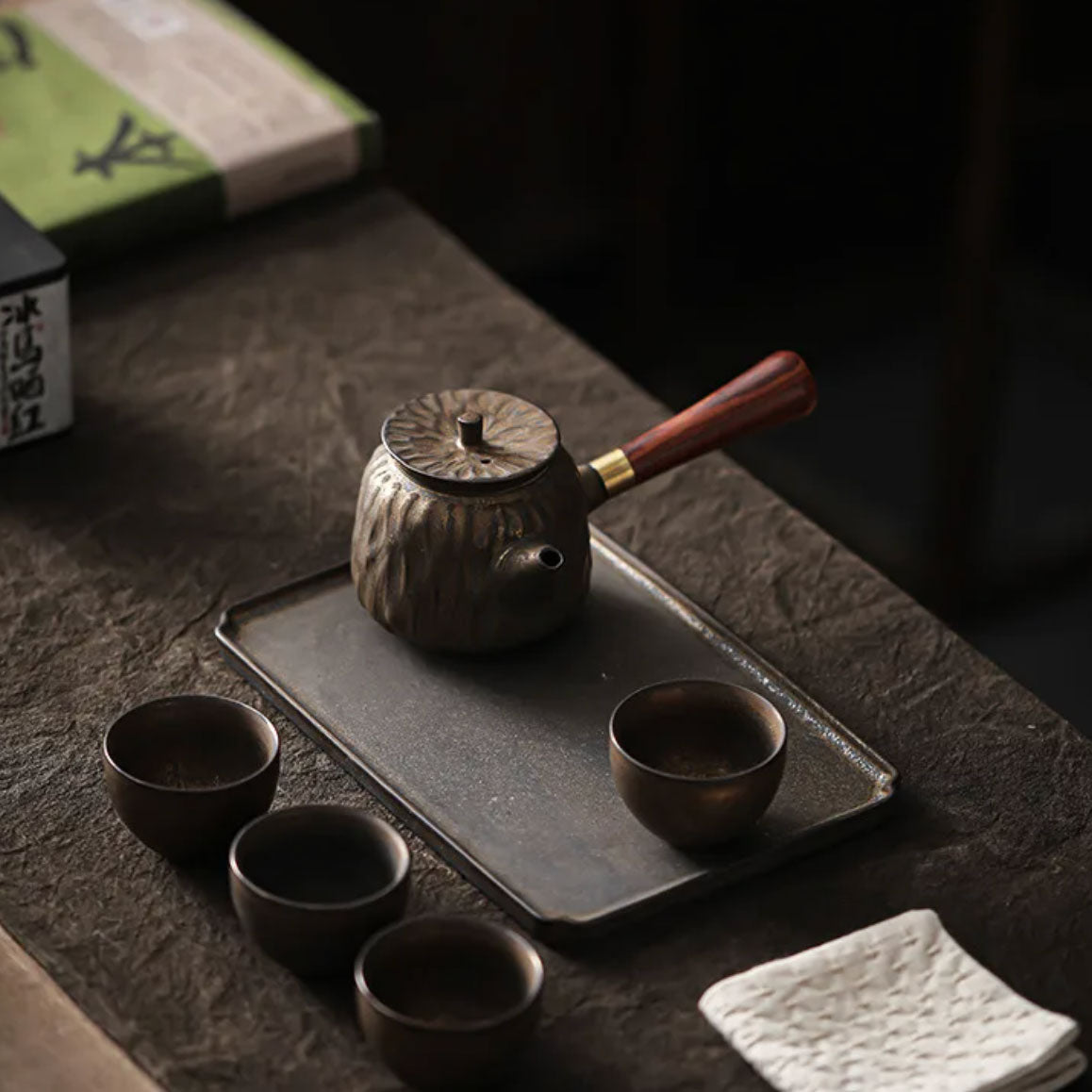 Théière japonaise kyusu grise avec manche en bois