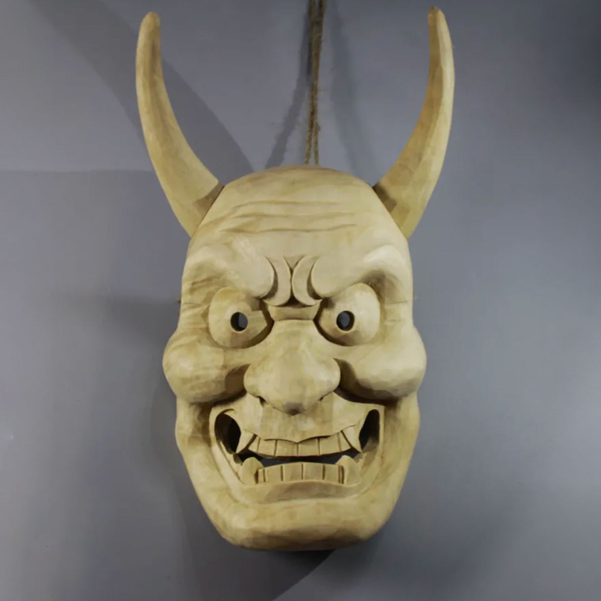 Masque japonais en bois démon à cornes (masque décoratif)Masque japonais en bois démon à cornes (masque décoratif)