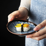petite assiette japonaise bleue a vagues sushi