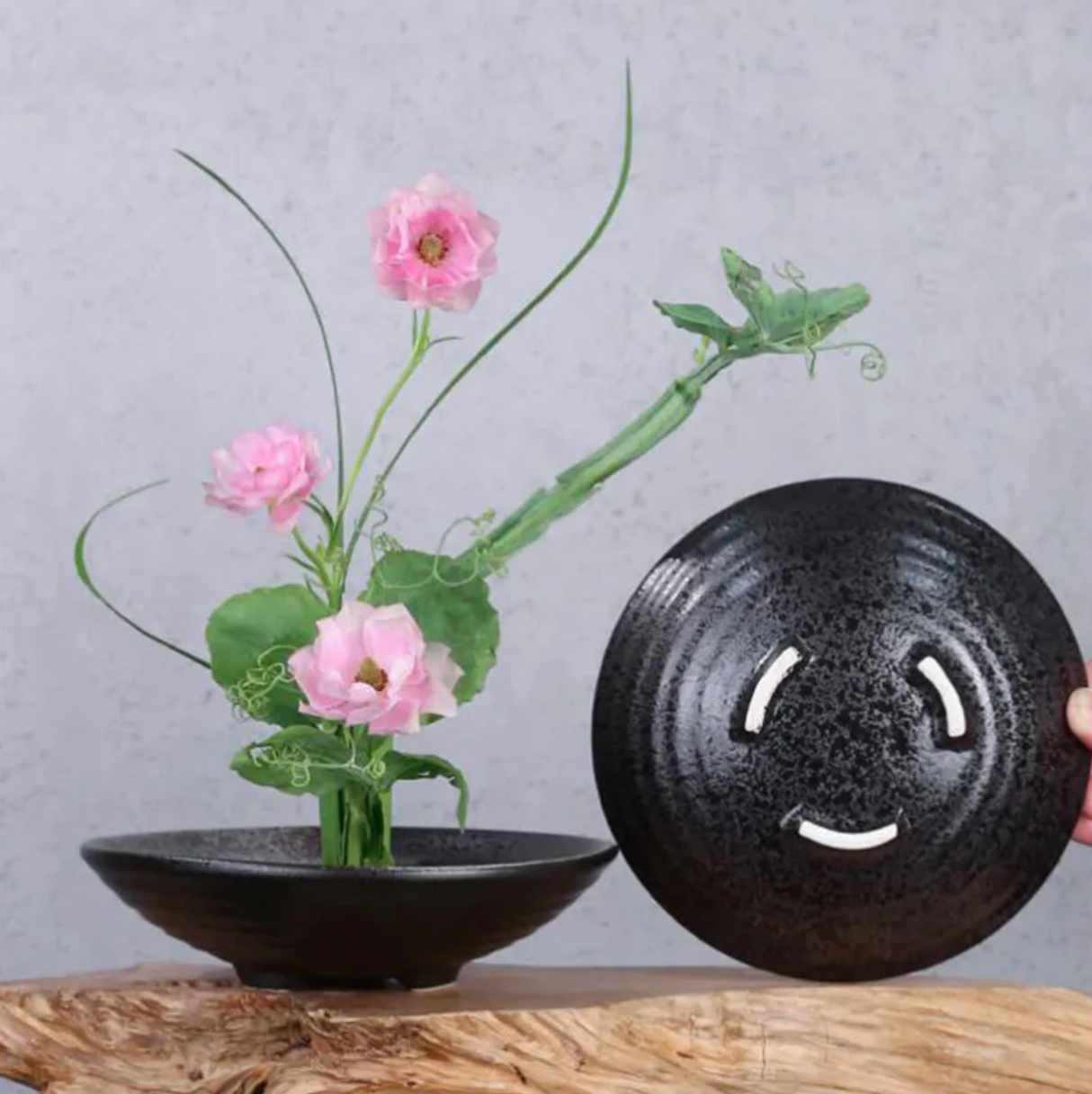 Black round ikebana moribana vase