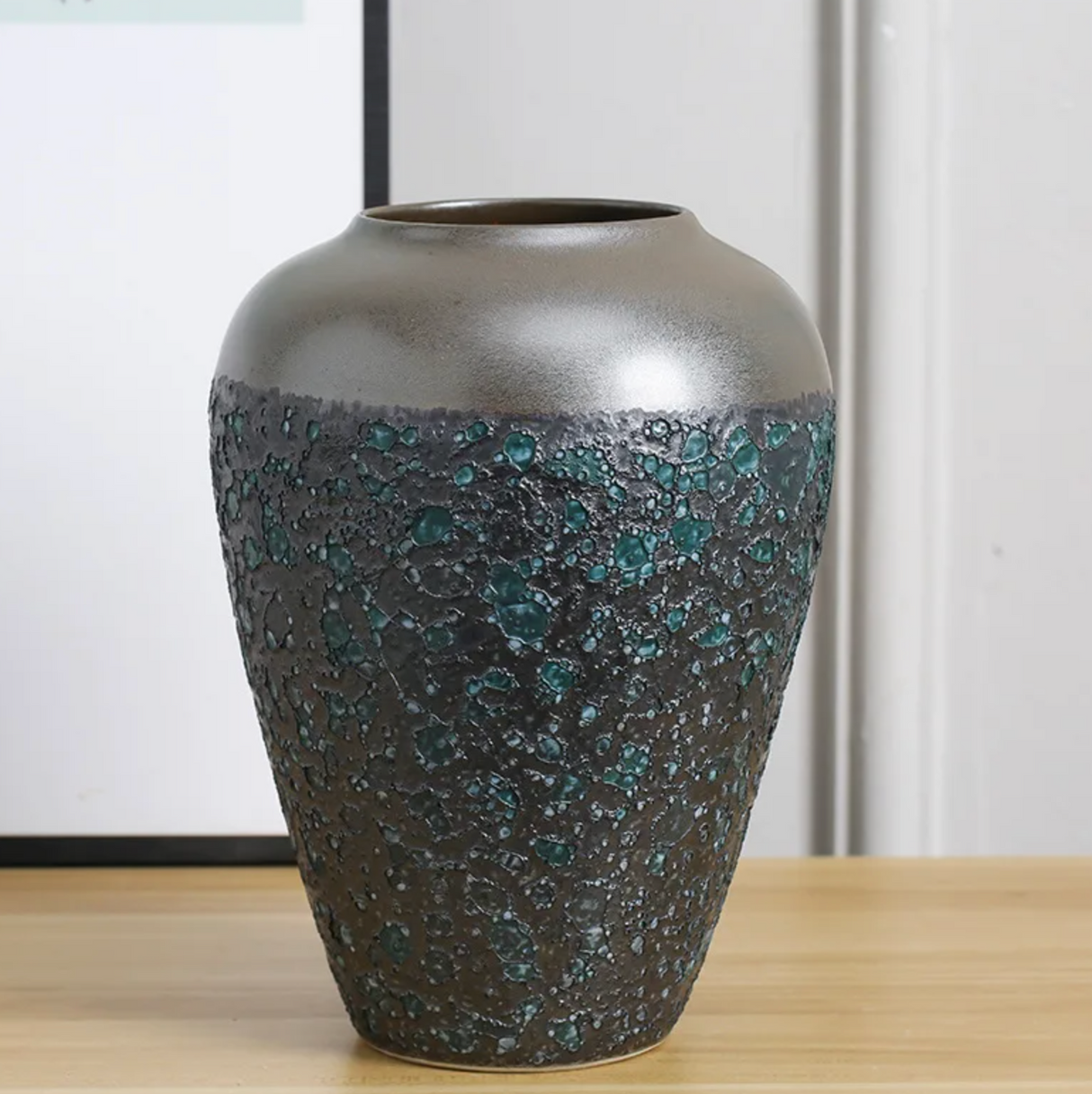 Japanese retro style vase
