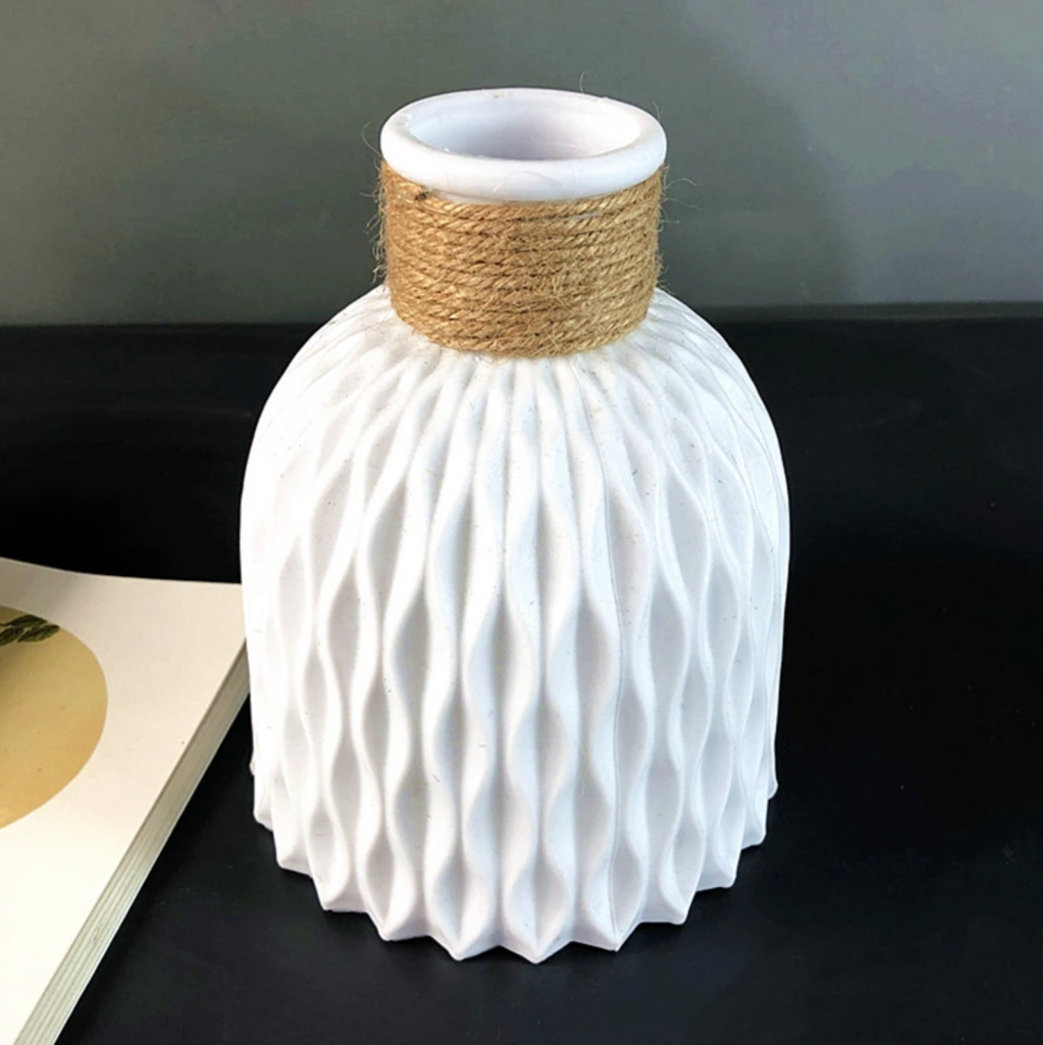 Japanese Modern Ceramic Flower Vase – Au coeur du Japon