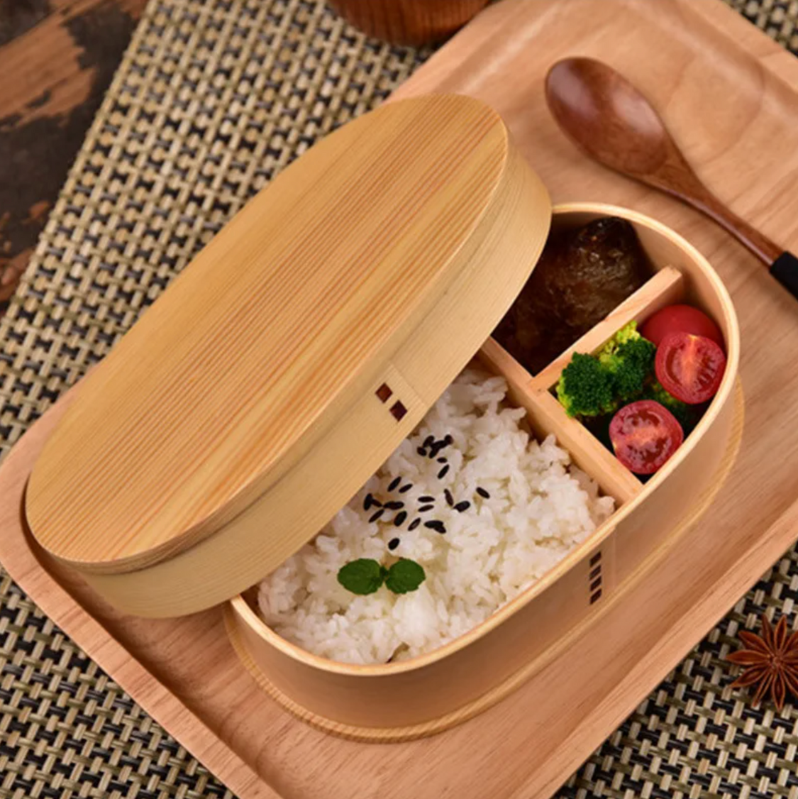 Boîte bento en bois clair