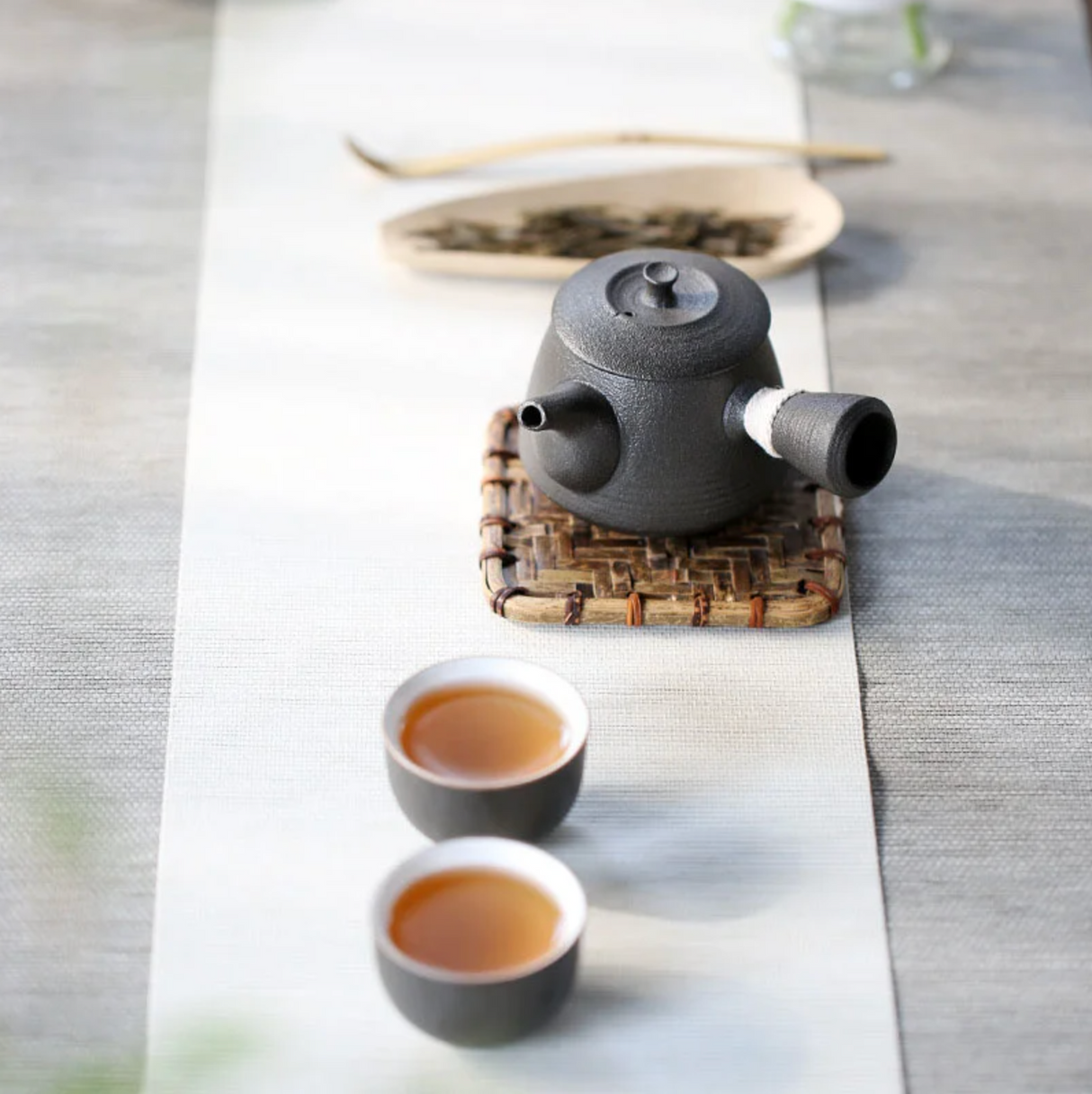 Théière japonaise kyusu noire en céramique