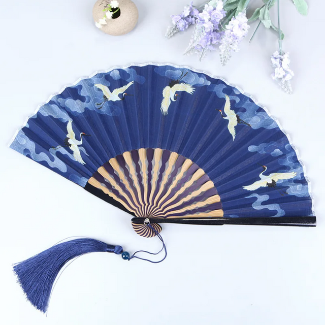 Éventail japonais bleu avec grues