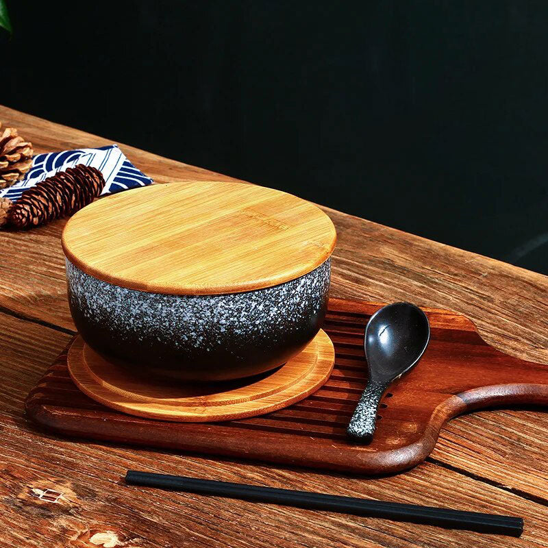Japanese bowl with lid