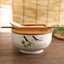 Bol japonais avec baguettes et cuillère