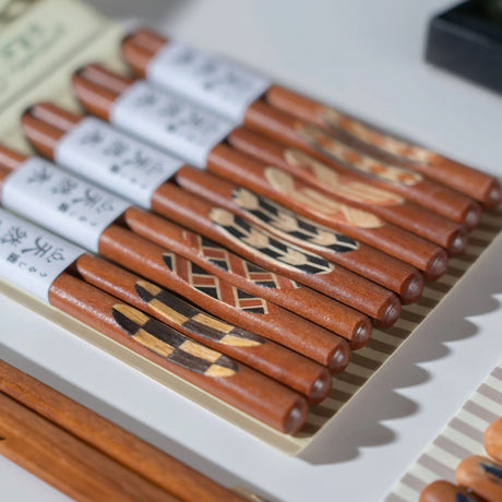 baguettes japonaises en bois sculpte