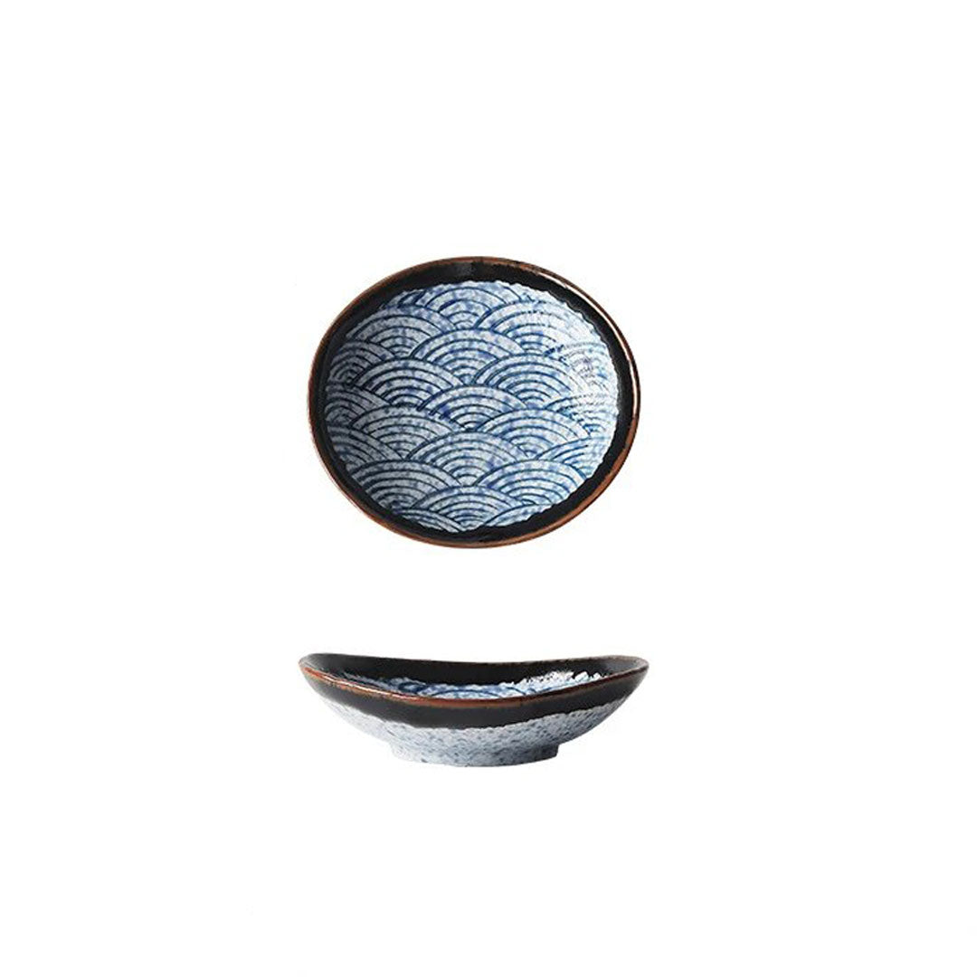 Assiette japonaise bleue à vagues