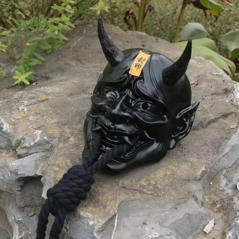 masque japonais noir demon