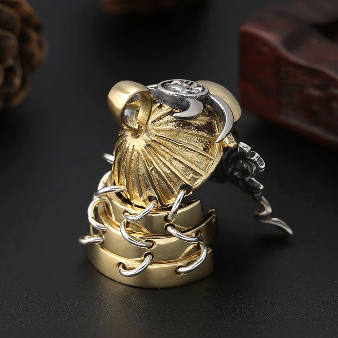 pendentif-japonais-casque-de-samourai-dos