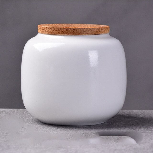 boite-a-the-japonaise-en-ceramique-avec-glacure-blanche