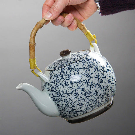 theiere-japonaise-en-ceramique-blanche